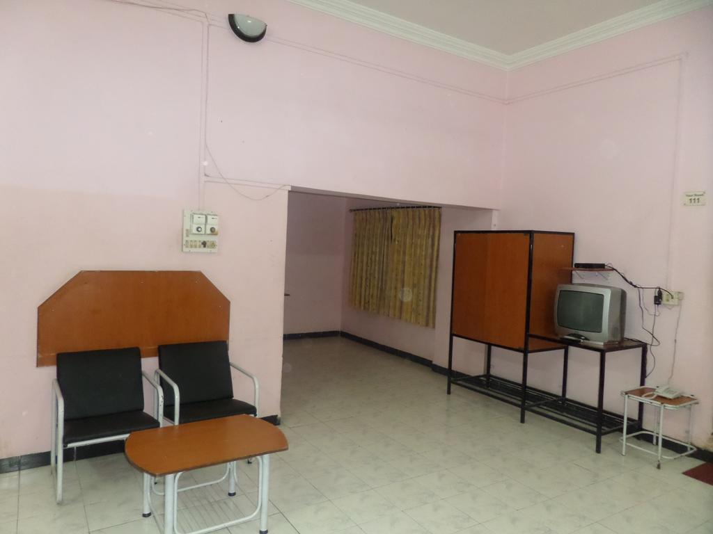 Chalukya Deluxe Hotell Kolhapur Eksteriør bilde